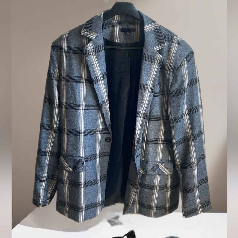 Grey Jacket - Picture 2 of 7